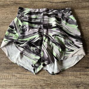 Lululemon Women's Hotty Hot Short 4" Paint Glide Warp Multi/Chrome Size 4